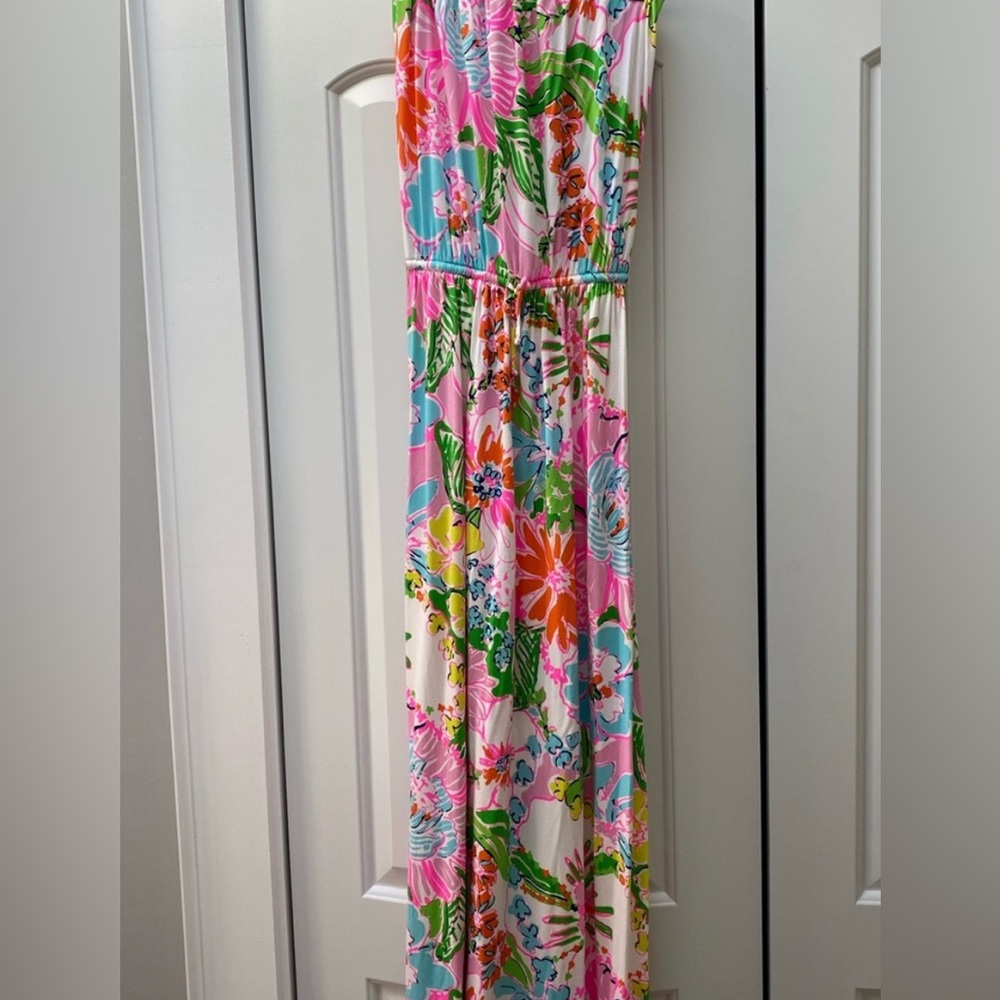 Lilly Pulitzer strapless dress perfect for summer or a beach trip.